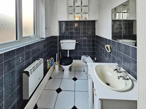 Photo 8- click for photo gallery